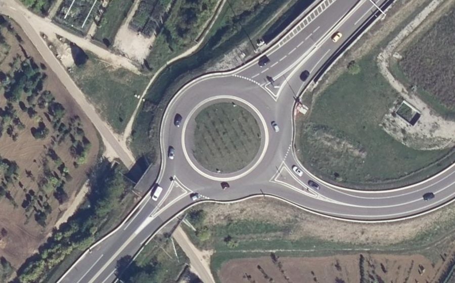 Vue aérienne du Rond-point anonyme n°191547346