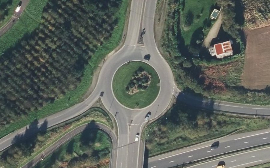 Vue aérienne du Rond-point anonyme n°191622140