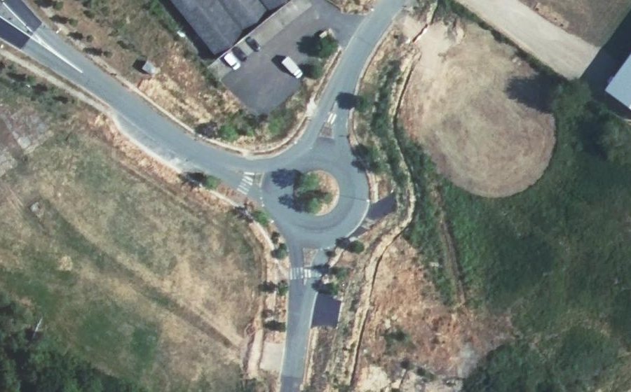 Vue aérienne du Rond-point anonyme n°191626640