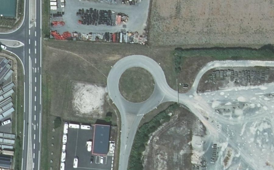 Vue aérienne du Rond-point anonyme n°191644082