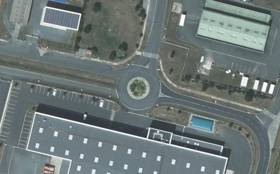 Vue aérienne du Rond-point anonyme n°191644090