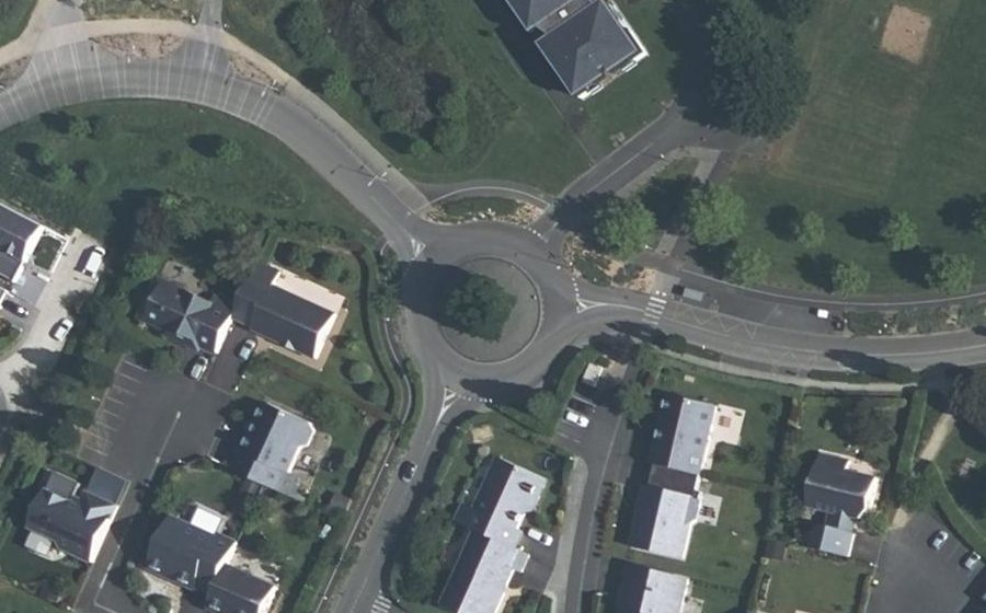 Vue aérienne du Rond-point anonyme n°191713272