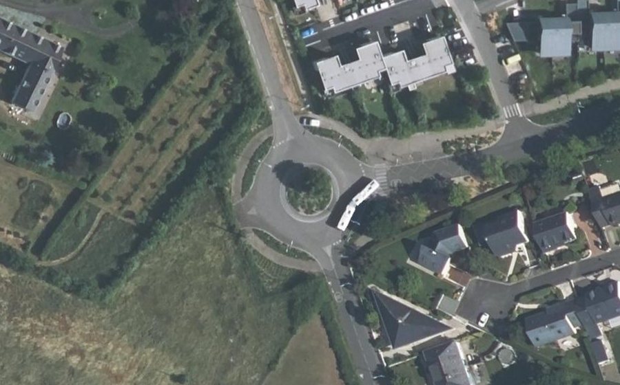 Vue aérienne du Rond-point anonyme n°191717268