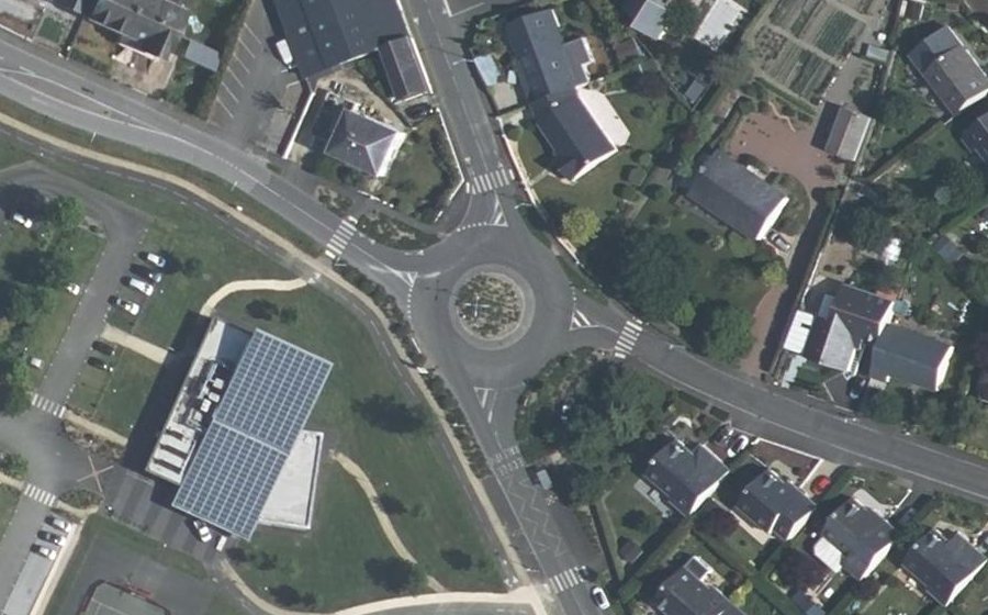 Vue aérienne du Rond-point anonyme n°191718576