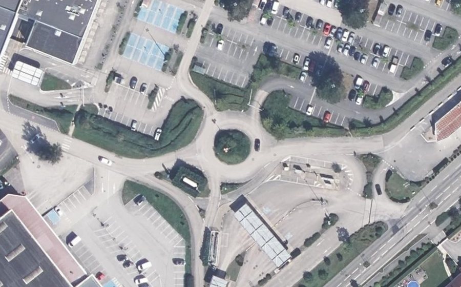 Vue aérienne du Rond-point anonyme n°19174239