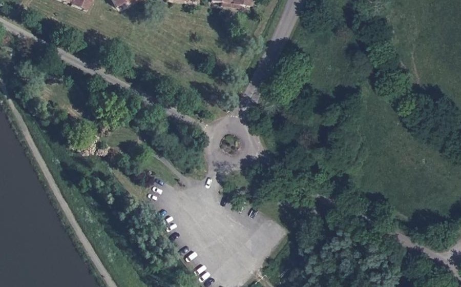 Vue aérienne du Rond-point anonyme n°191797137