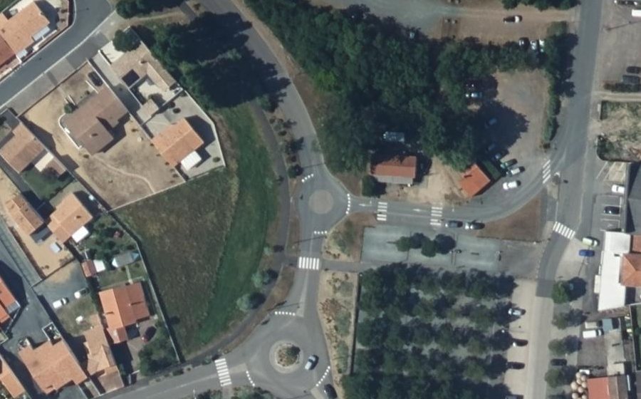 Vue aérienne du Rond-point anonyme n°191814085