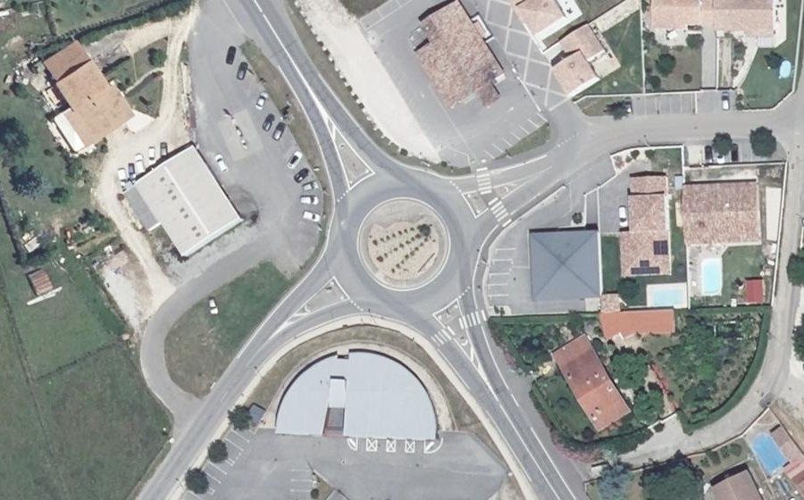 Vue aérienne du Rond-point anonyme n°191827112