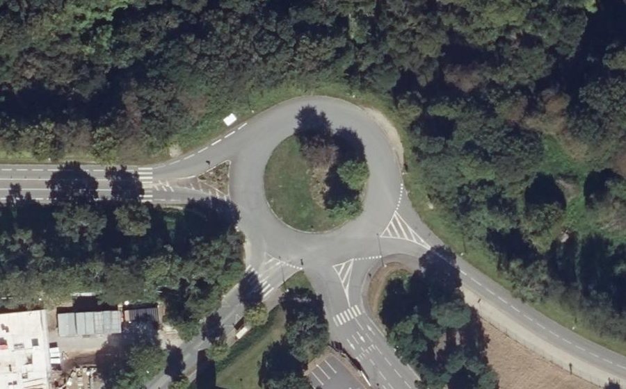 Vue aérienne du Rond-point anonyme n°191984855