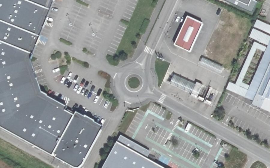 Vue aérienne du Rond-point anonyme n°192039632