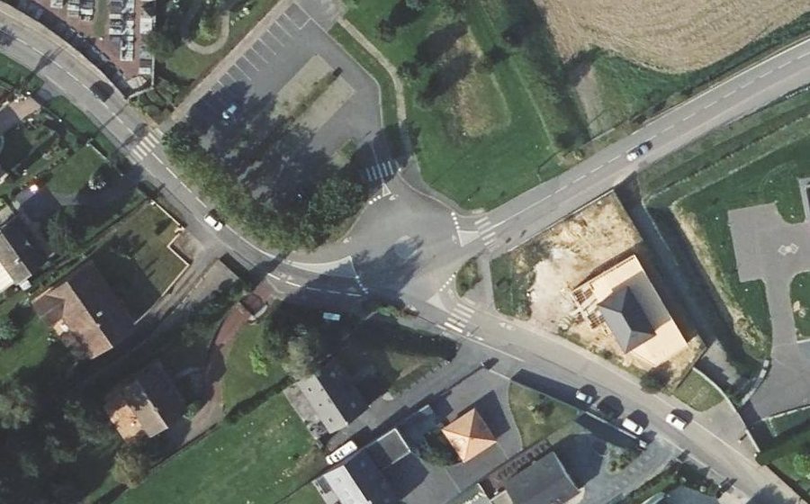 Vue aérienne du Rond-point anonyme n°192090116