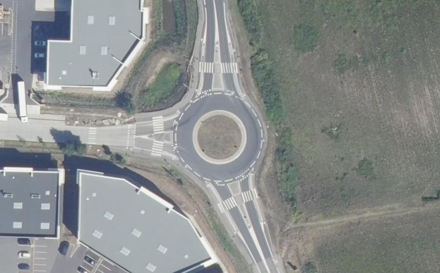 Vue aérienne du Rond-point anonyme n°192117330