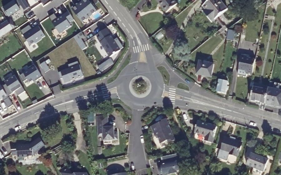 Vue aérienne du Rond-point anonyme n°192138173