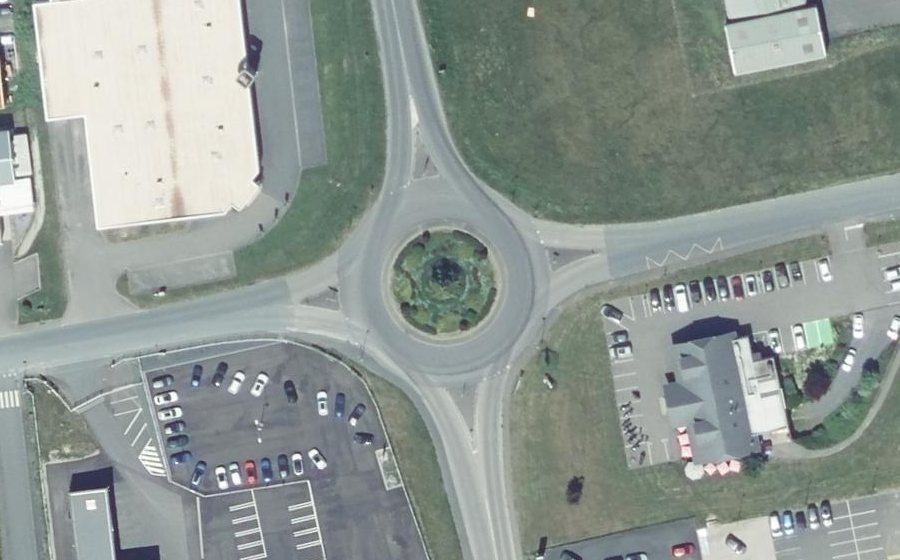Vue aérienne du Rond-point anonyme n°192254138