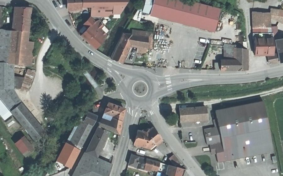 Vue aérienne du Rond-point anonyme n°192259811