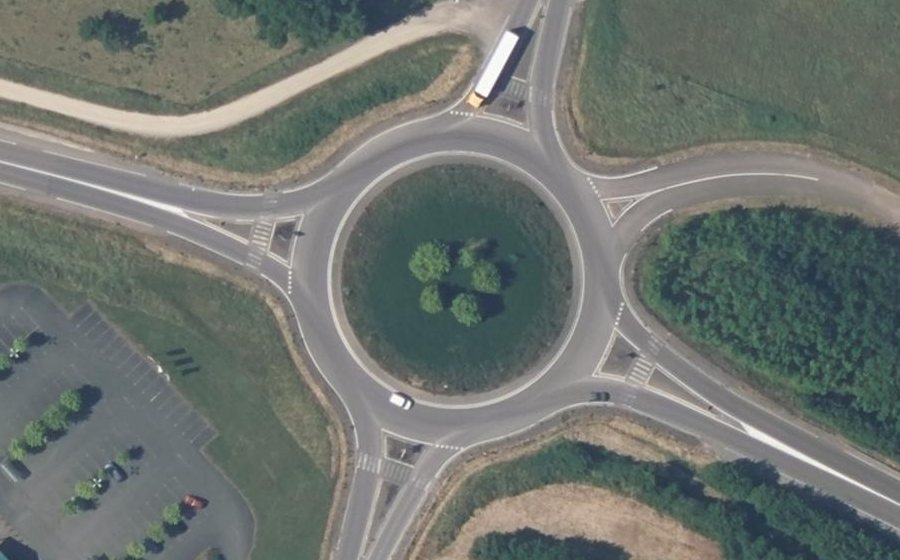 Vue aérienne du Rond-point anonyme n°192292177