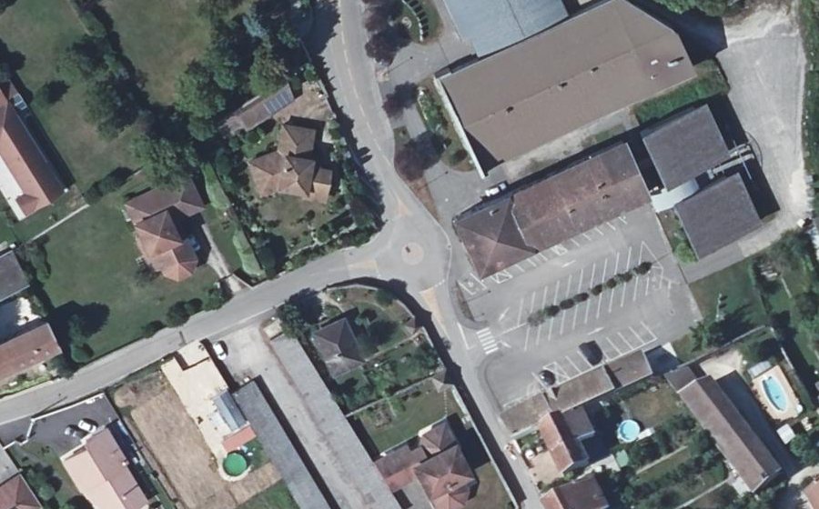 Vue aérienne du Rond-point anonyme n°192381855