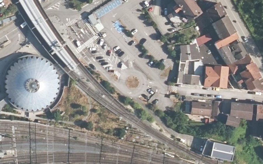 Vue aérienne du Rond-point anonyme n°192475287