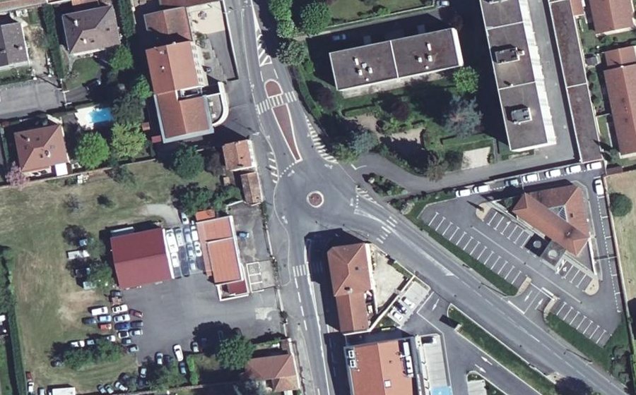 Vue aérienne du Rond-point anonyme n°192622404
