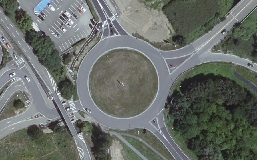 Vue aérienne du Rond-point anonyme n°192658807