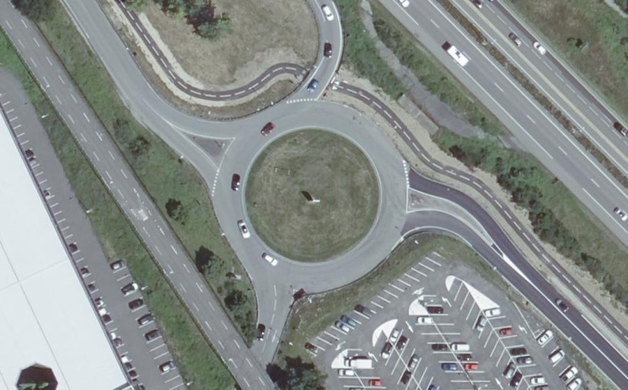 Vue aérienne du Rond-point anonyme n°192658810