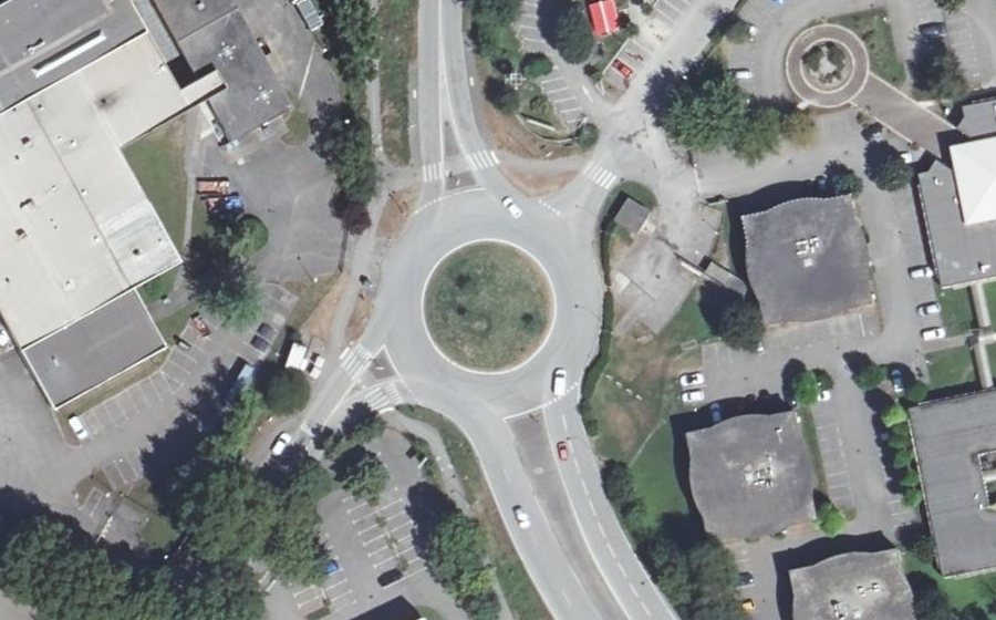Vue aérienne du Rond-point anonyme n°192762111