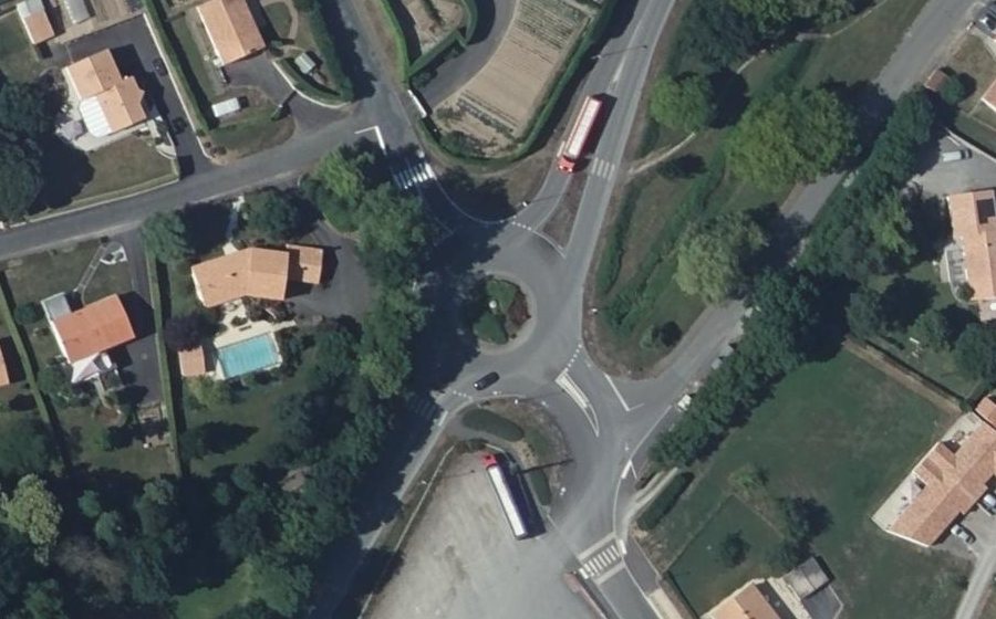 Vue aérienne du Rond-point anonyme n°192772207