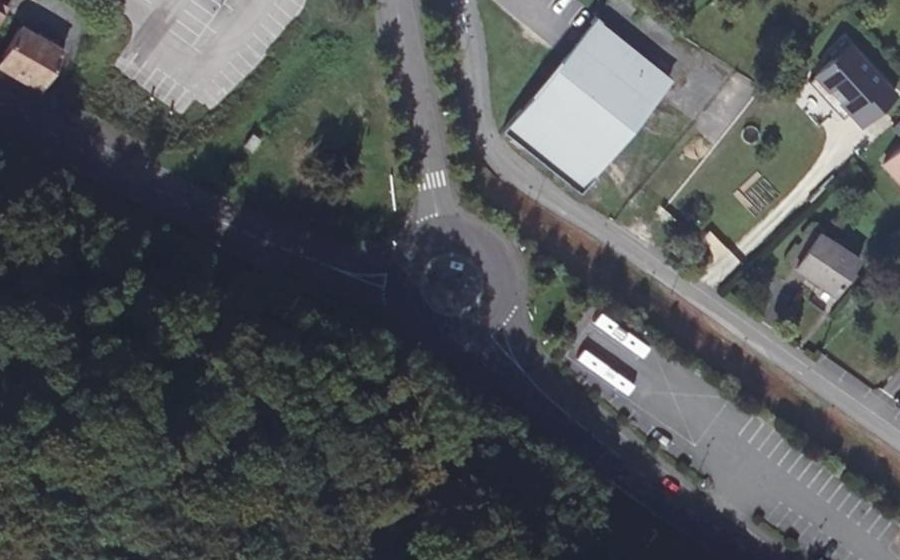 Vue aérienne du Rond-point anonyme n°192917289