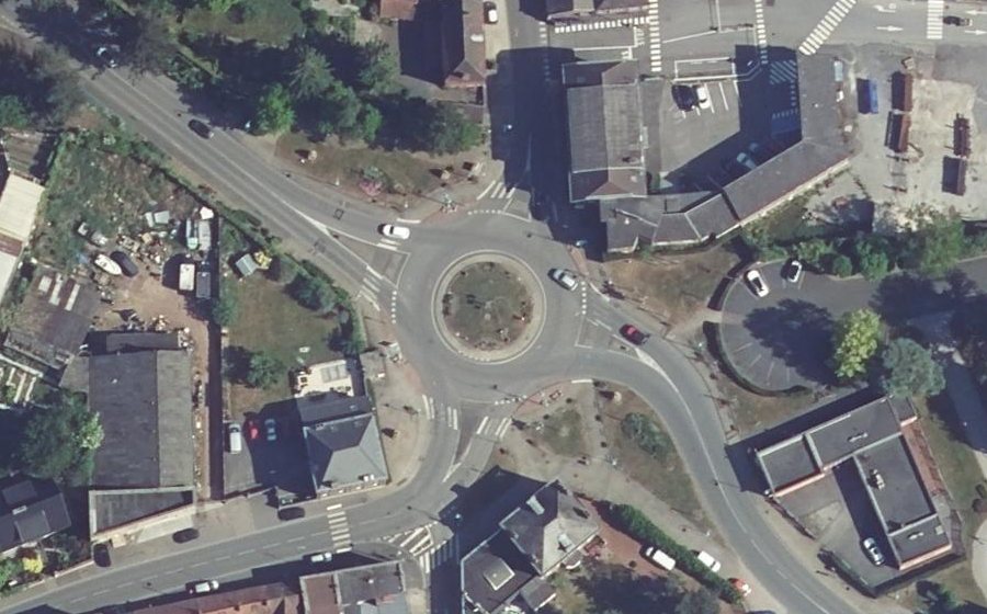 Vue aérienne du Rond-point anonyme n°192922969
