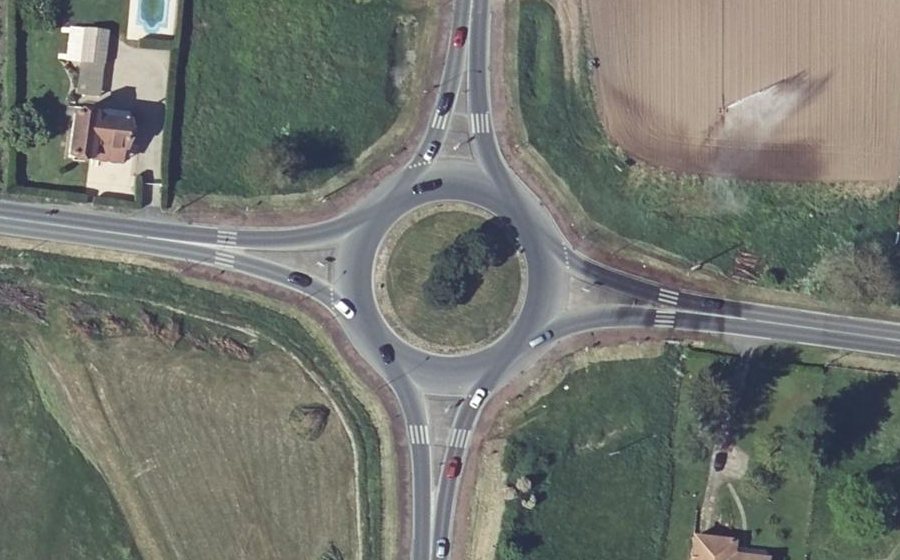Vue aérienne du Rond-point anonyme n°192997658