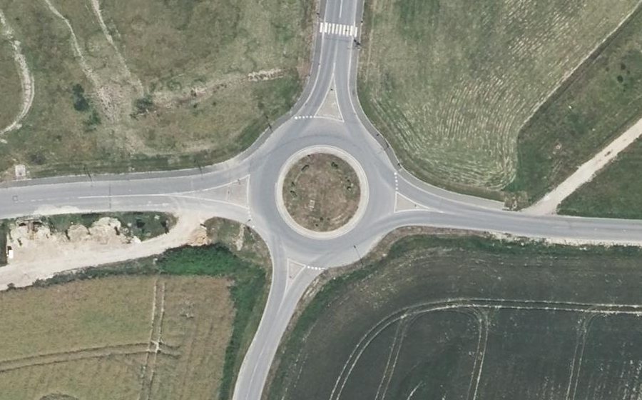 Vue aérienne du Rond-point anonyme n°193022295