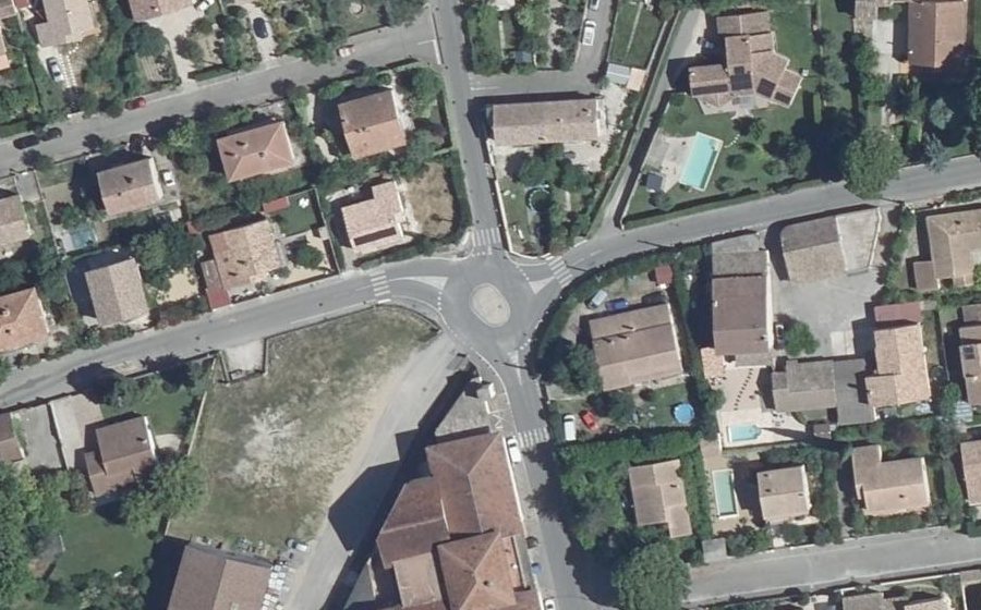 Vue aérienne du Rond-point anonyme n°193100958