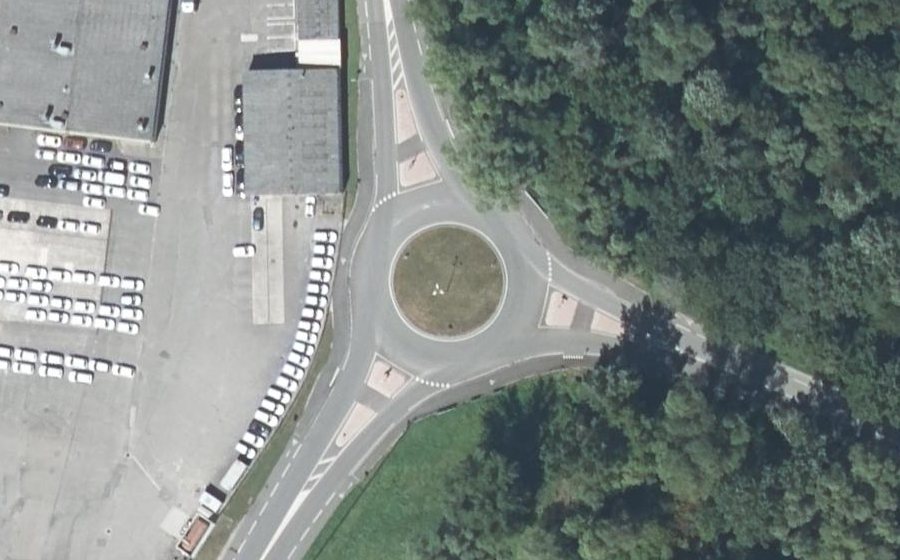 Vue aérienne du Rond-point anonyme n°193291257