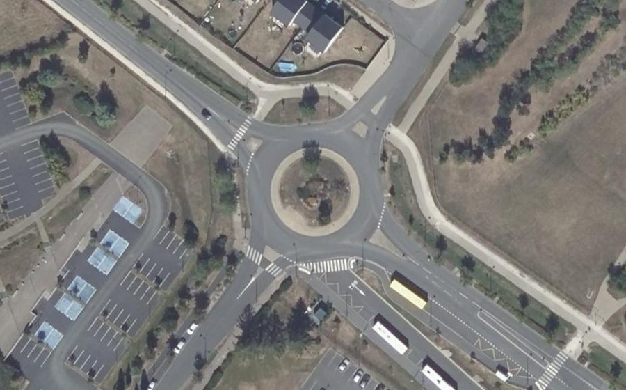 Vue aérienne du Rond-point anonyme n°193300762