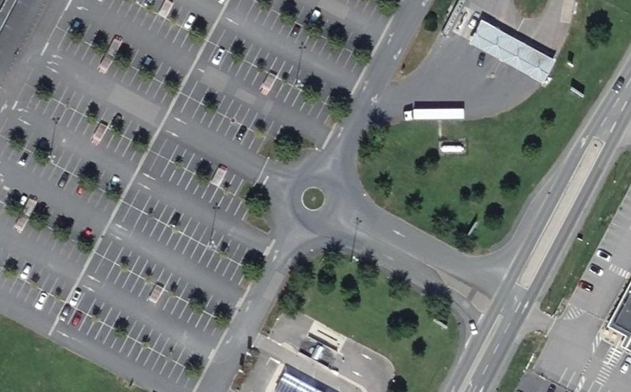 Vue aérienne du Rond-point anonyme n°193316951