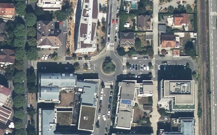 Vue aérienne du Rond-point anonyme n°193317162