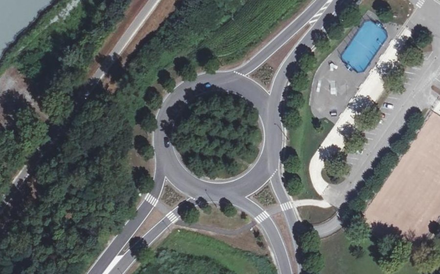 Vue aérienne du Rond-point anonyme n°193362776