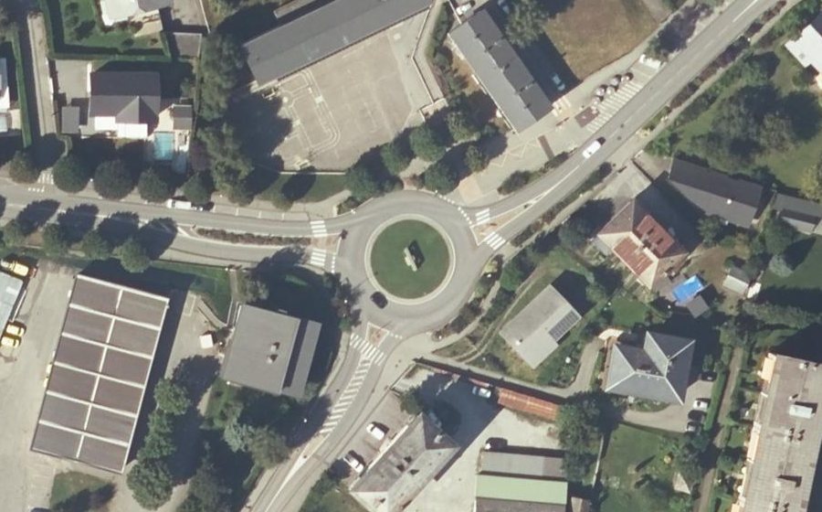 Vue aérienne du Rond-point anonyme n°19338535