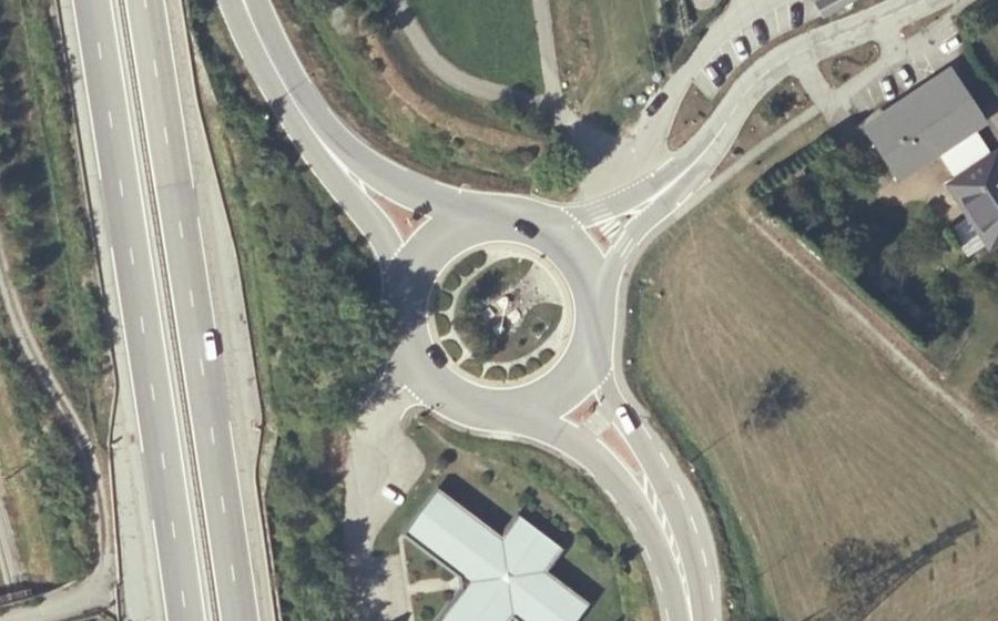 Vue aérienne du Rond-point anonyme n°19338543