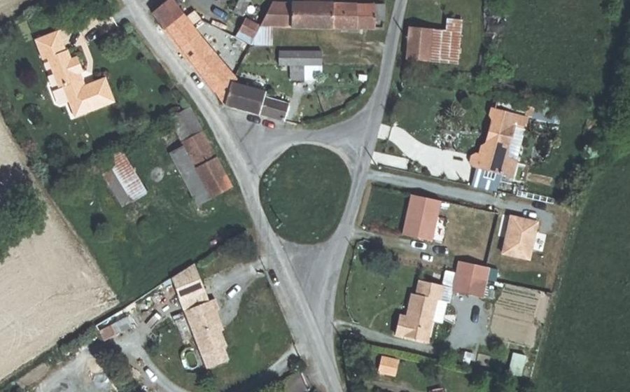 Vue aérienne du Rond-point anonyme n°193402254