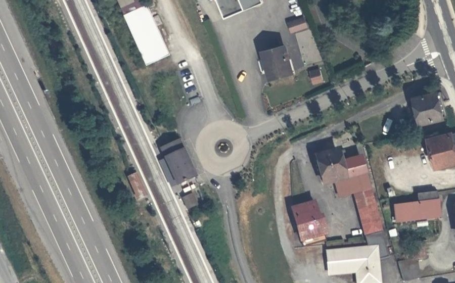 Vue aérienne du Rond-point anonyme n°193402392