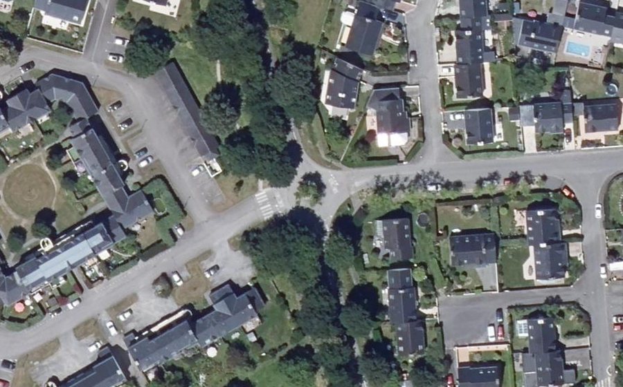 Vue aérienne du Rond-point anonyme n°193544131