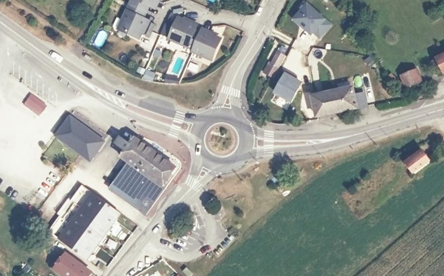 Vue aérienne du Rond-point anonyme n°19355506