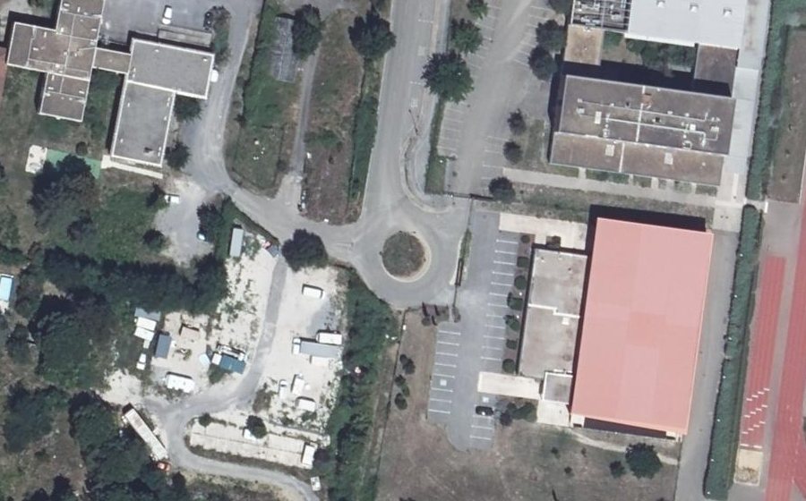Vue aérienne du Rond-point anonyme n°193560987