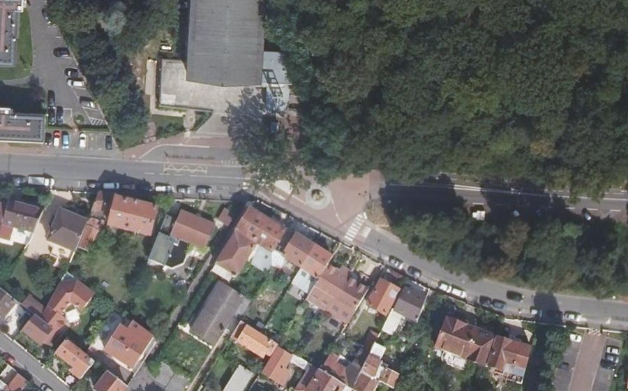 Vue aérienne du Rond-point anonyme n°19358908