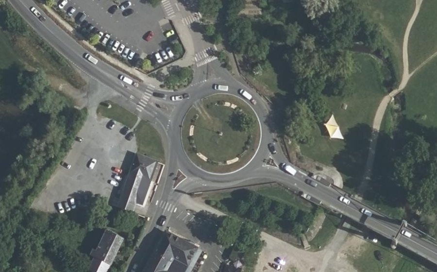 Vue aérienne du Rond-point anonyme n°193703306