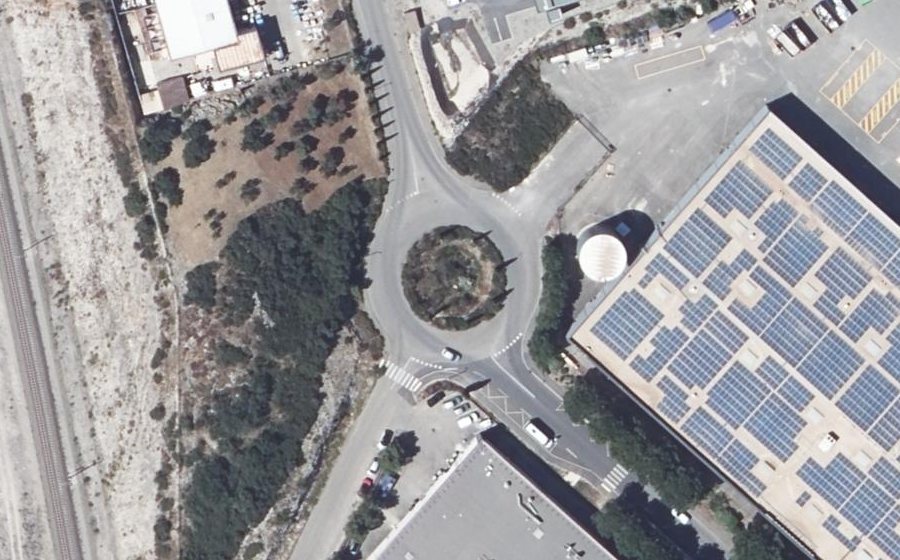 Vue aérienne du Rond-point anonyme n°193718952