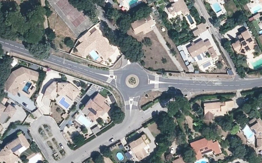 Vue aérienne du Rond-point anonyme n°193772027