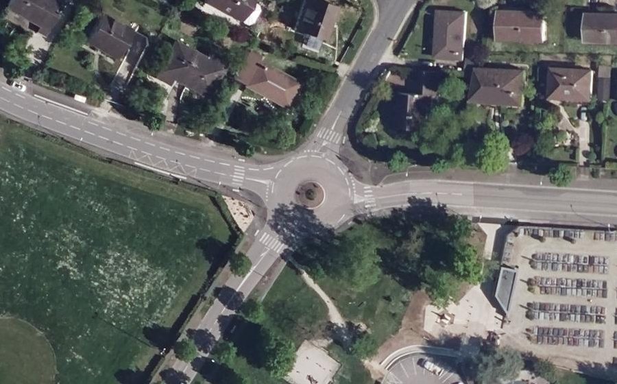 Vue aérienne du Rond-point anonyme n°193772077