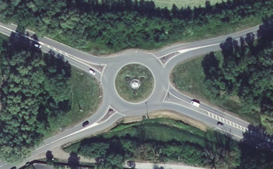 Vue aérienne du Rond-point anonyme n°193826724